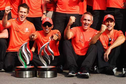 Hamilton, Whitmarsh y Button celebrando el triunfo en Monza