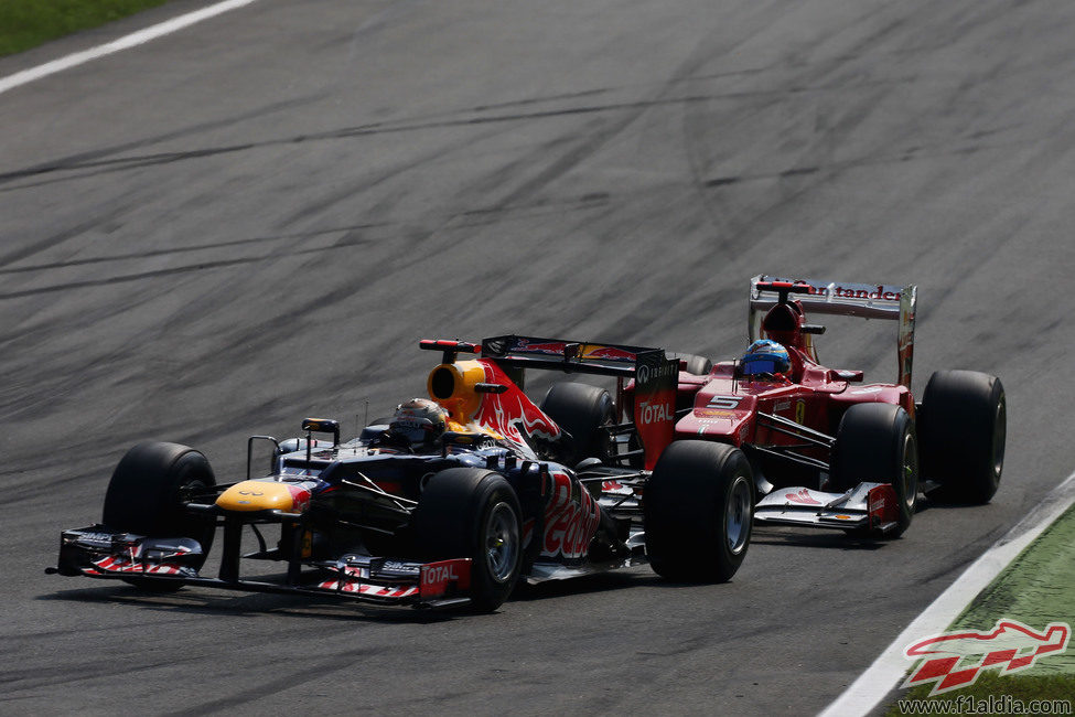 Lucha entre Sebastian Vettel y Fernando Alonso en Monza