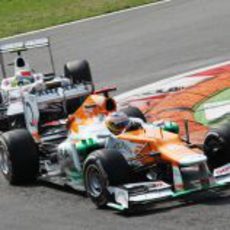 Paul di Resta y Sergio Pérez en Monza