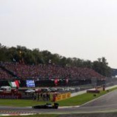 Vitaly Petrov conduce su CT01 durante la carrera de Monza