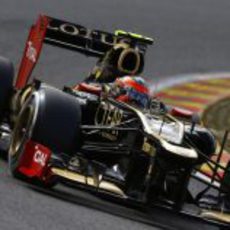 Romain Grosjean y su Lotus E20 sobre el asfalto belga de Spa-Francorchamps