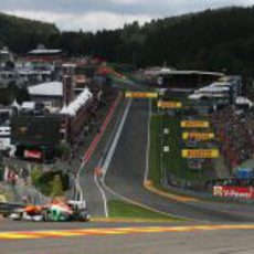 Nico Hülkenberg deja atrás la curva de Eau Rouge