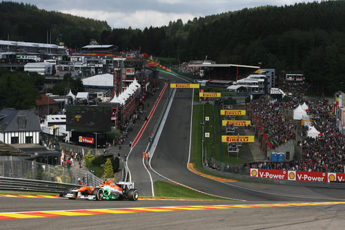 Nico Hülkenberg deja atrás la curva de Eau Rouge