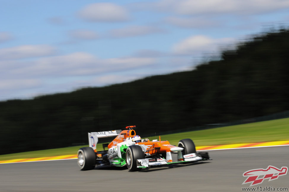 Paul di Resta rueda durante la Q2 de la clasificación en Spa