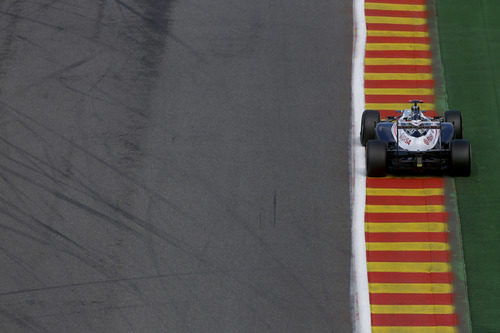 Pastor Maldonado en la lucha por la pole position en Spa