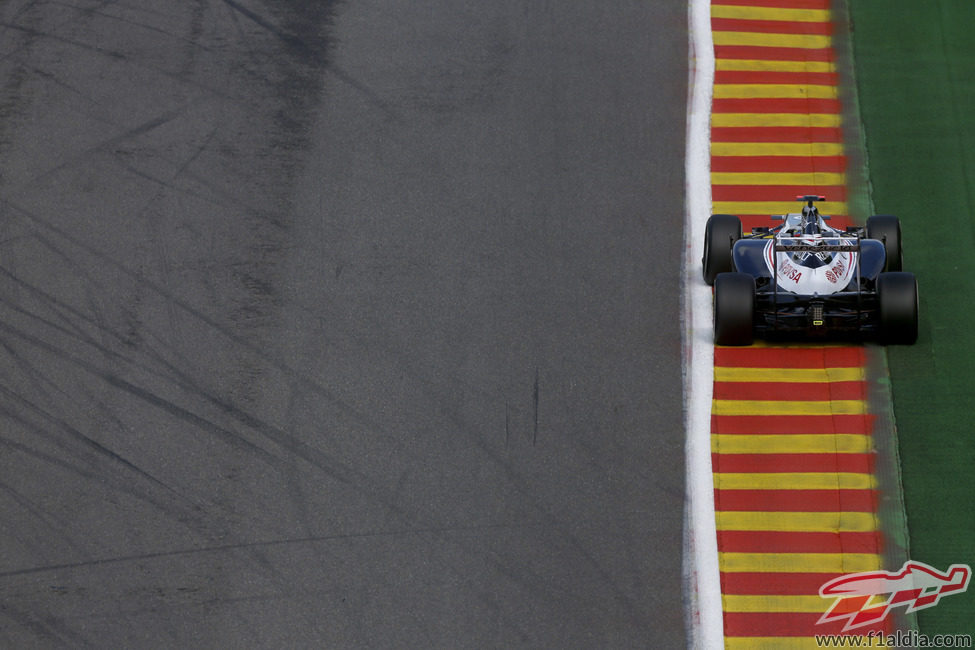 Pastor Maldonado en la lucha por la pole position en Spa