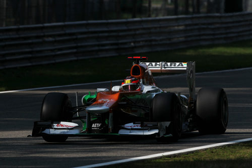 Paul di Resta prueba el coche en el circuito italiano de Monza