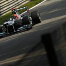 Michael Schumacher prepara su W03 en los Libres 1 de Italia