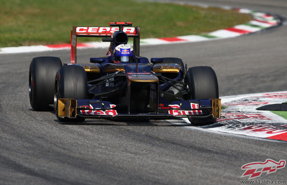 Daniel Ricciardo completa otra vuelta del GP de Italia 2012