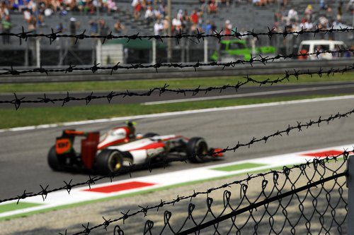 El F112 de Narain Karthikeyan completa la clasificación de Italia