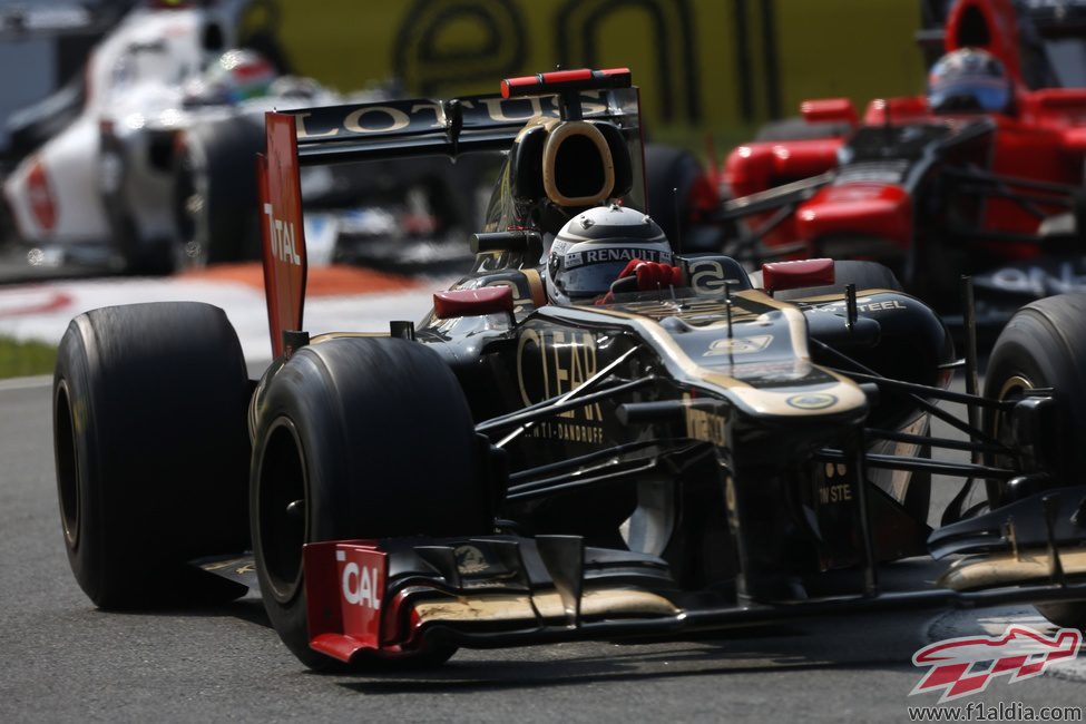 Kimi Räikkönen conduce el E20 en la carrera de Monza