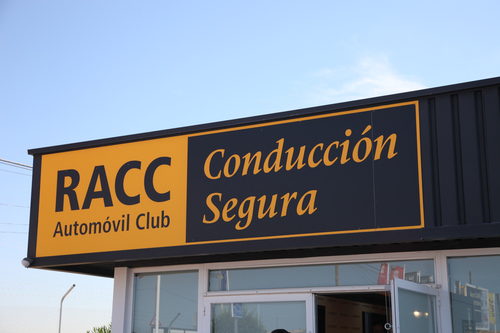 La Escuela del RACC de Madrid acogió el acto de Fernando Alonso
