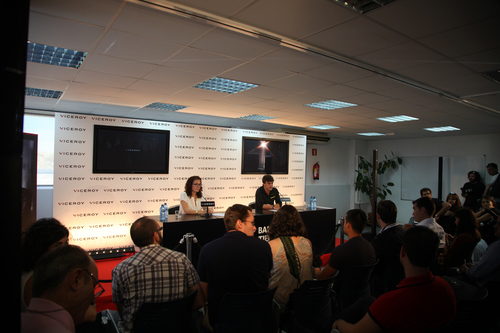 Mucha prensa en la rueda de prensa de Fernando Alonso con Viceroy