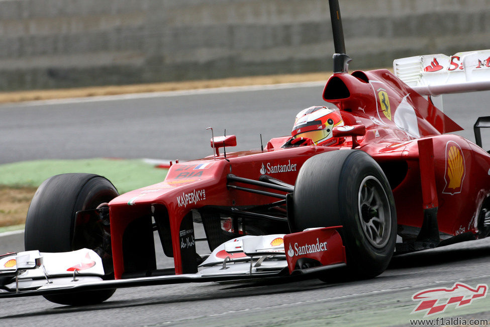 Jules Bianchi, con el 27 en el morro del F2012