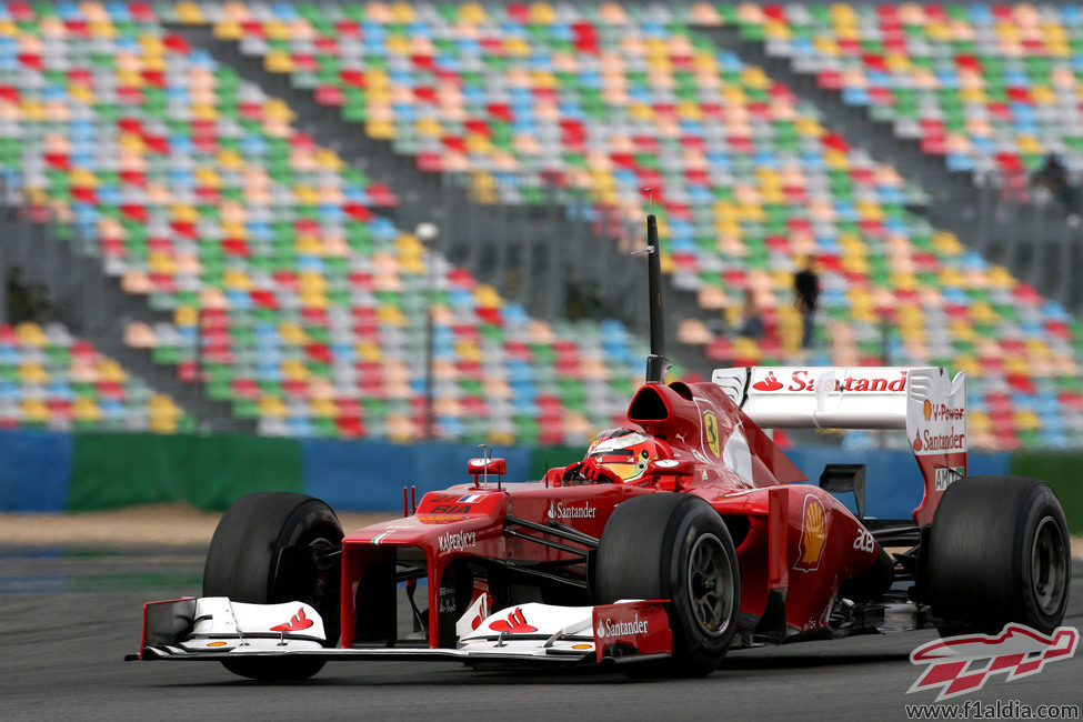 Tribuna vacía en Magny-Cours