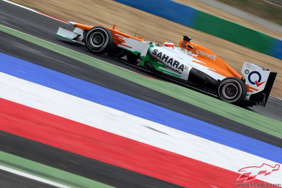 Un piloto francés rodando en Magny-Cours