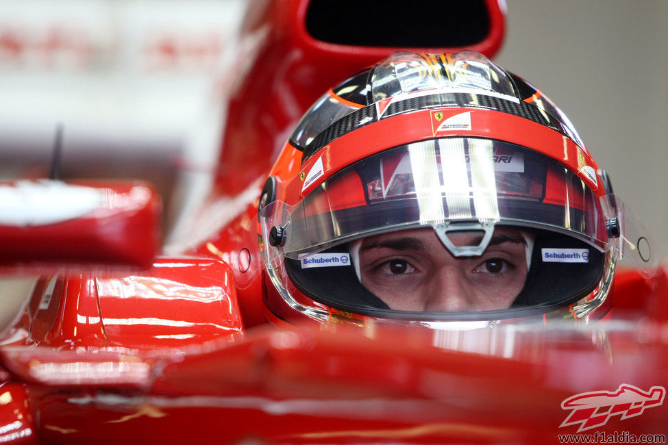 Jules Bianchi en el cockpit del F2012