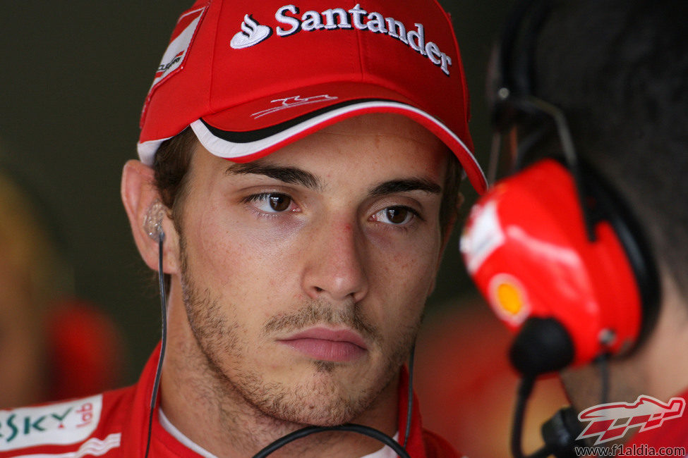 Los ingenieros hablan con Jules Bianchi