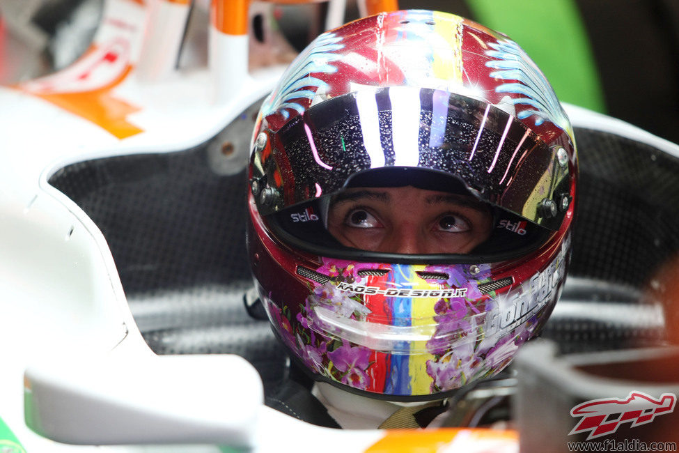 El piloto venezolano Rodolfo González con Force India