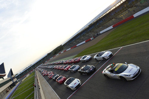 Gené y Massa encabezan la marcha en Silverstone