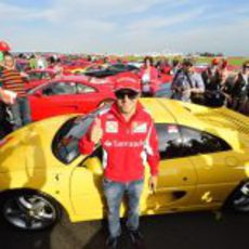 Felipe Massa junto a los Ferrari en Silverstone