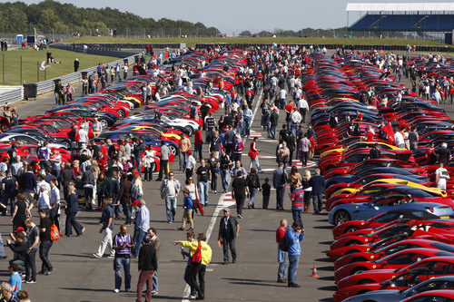 Cientos de Ferraris concentrados en Silverstone