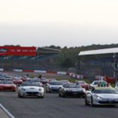 Marcha de 964 Ferraris en Silvertone