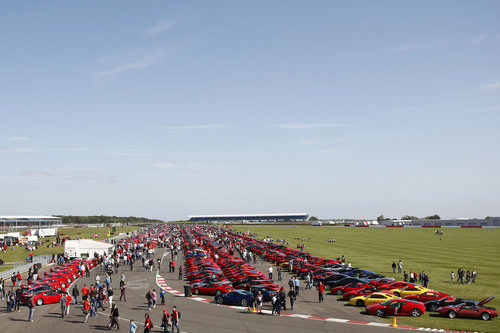 964 Ferraris aparcados en Silverstone