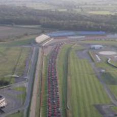 Una cola interminable de Ferraris en Silverstone