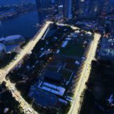 Los rascacielos rodean el circuito de Marina Bay