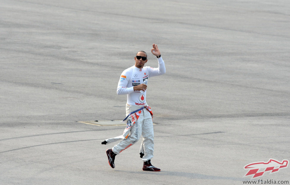 Lewis Hamilton en una exhibición en Singapur 2012