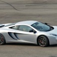Lewis Hamilton en Singapur con el MP4-12C