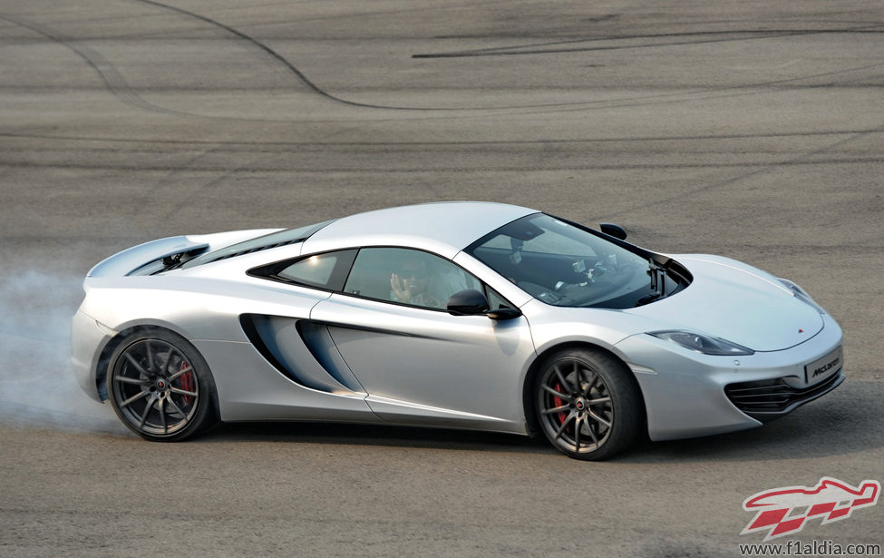 Lewis Hamilton en Singapur con el MP4-12C