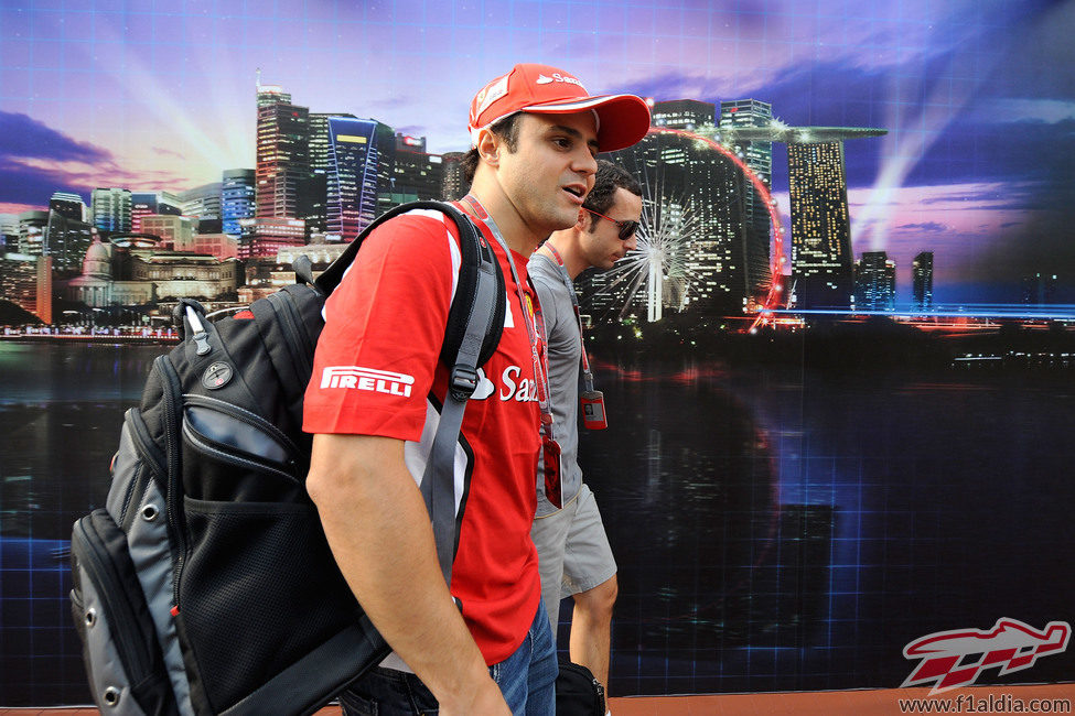 Felipe Massa llega al circuito de Marina Bay