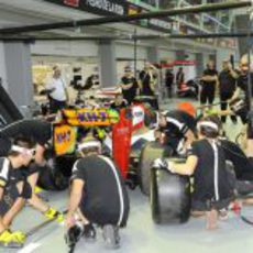 El equipo HRT ensaya pitstops en Singapur