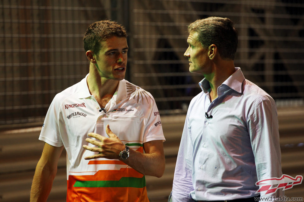 Paul di Resta charla con David Coulthard