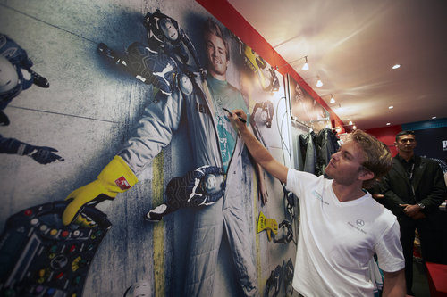 Nico Rosberg firma sobre su anuncio