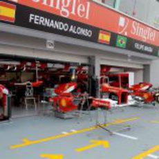 El box de Ferrari en Singapur 2012