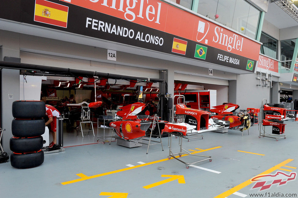 El box de Ferrari en Singapur 2012