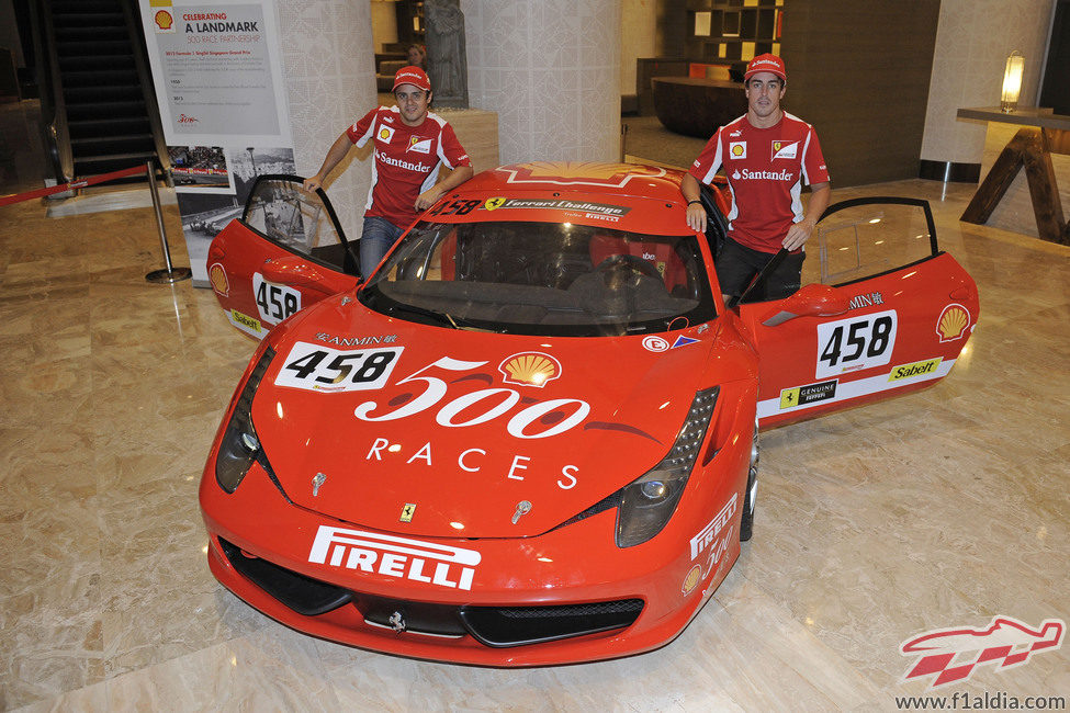 Alonso y Massa en un acto de Shell en Singapur