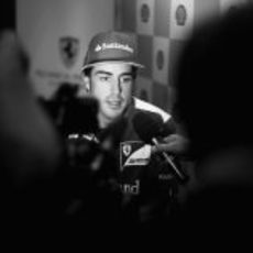 Fernando Alonso atiende a la prensa en Singapur 2012