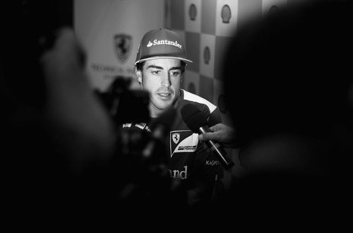 Fernando Alonso atiende a la prensa en Singapur 2012