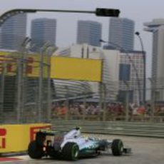 Nico Rosberg con neumáticos de lluvia en Singapur