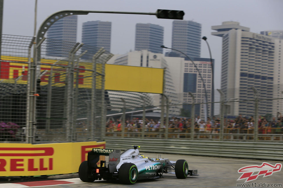 Nico Rosberg con neumáticos de lluvia en Singapur