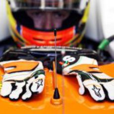 Los guantes de Paul di Resta