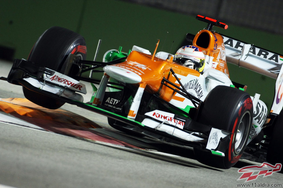 Paul di Resta afronta una chicane