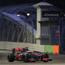 Jenson Button tuvo problemas con el MP4-27 en Marina Bay