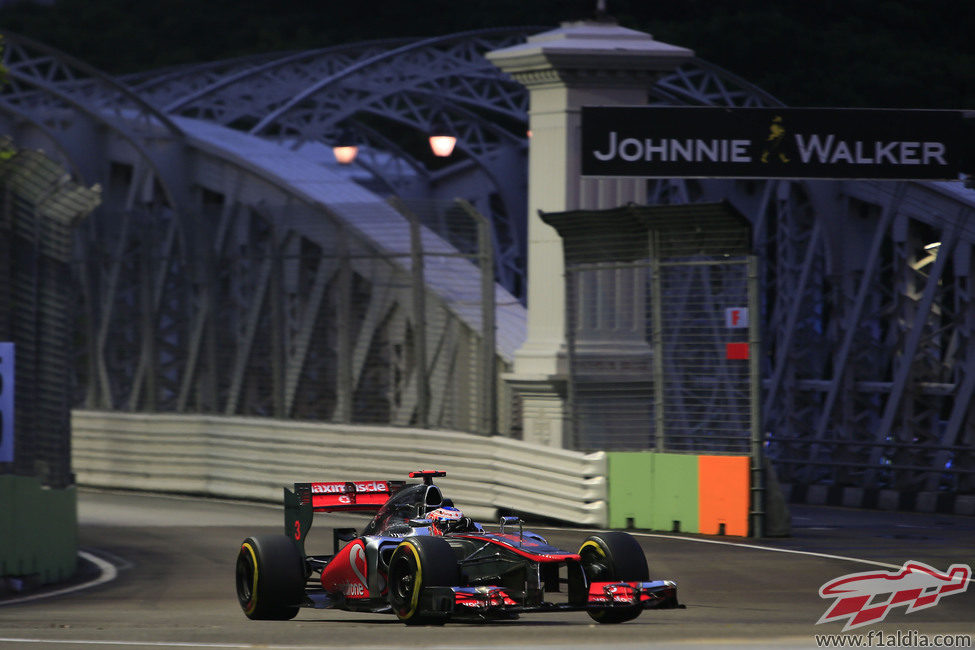 Jenson Button tuvo problemas con el MP4-27 en Marina Bay