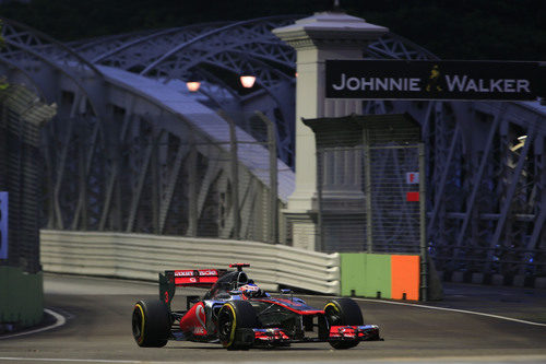 Jenson Button tuvo problemas con el MP4-27 en Marina Bay