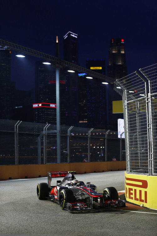 Lewis Hamilton terminó en las primeras posiciones del viernes